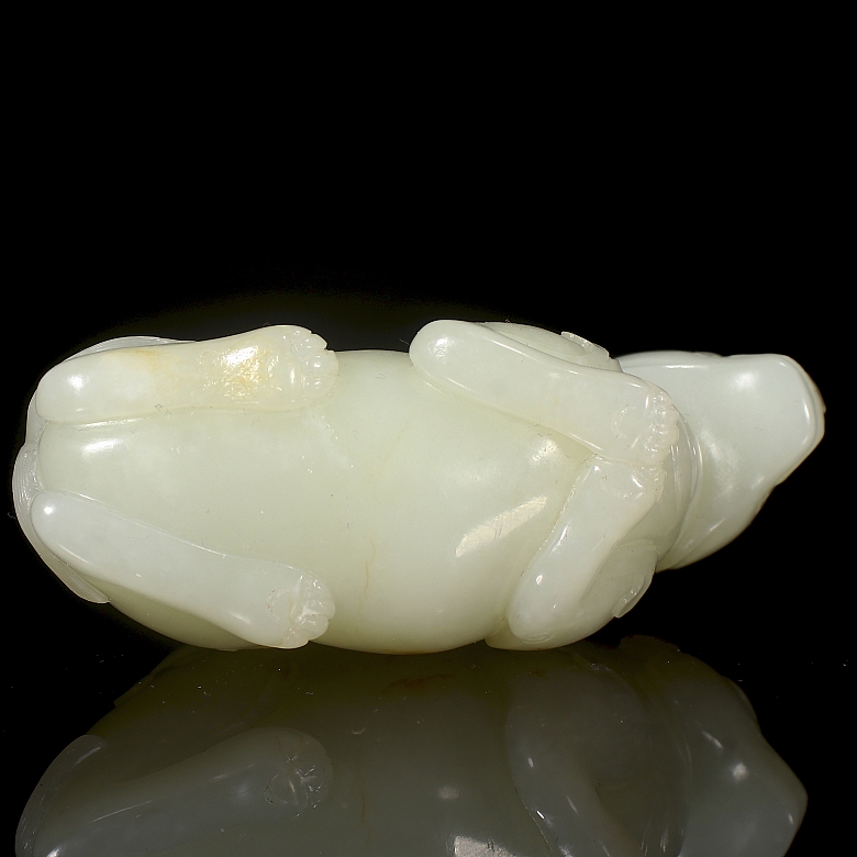 Hetian jade figure “Beast with Cub,” Qing dynasty