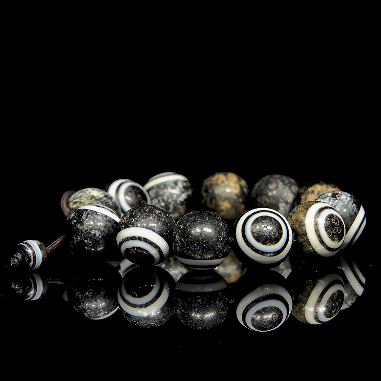Pulsera de doce Dzi de ágata, dinastía Tang