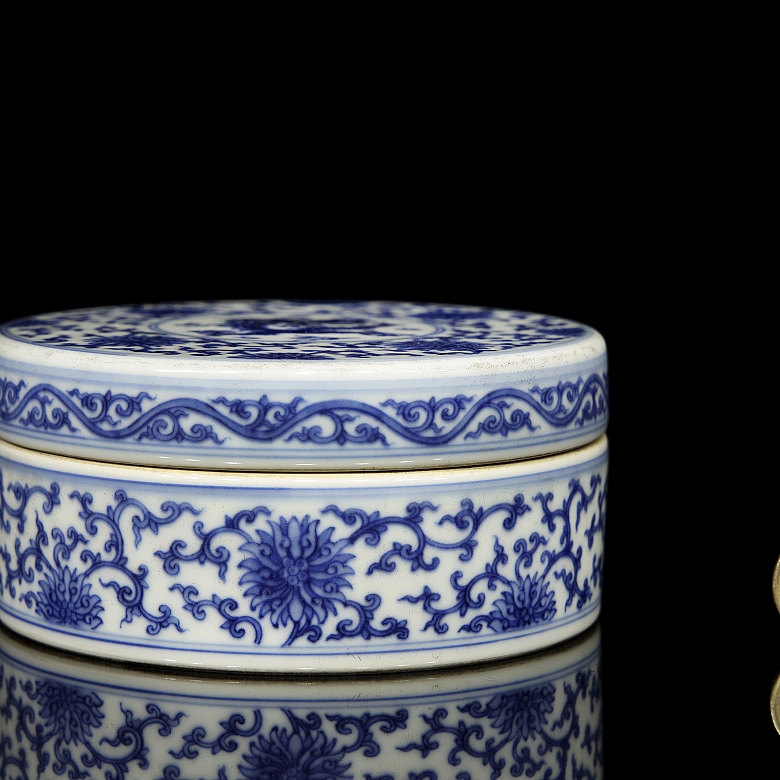 Porcelain box with dragon, 20th century - 6