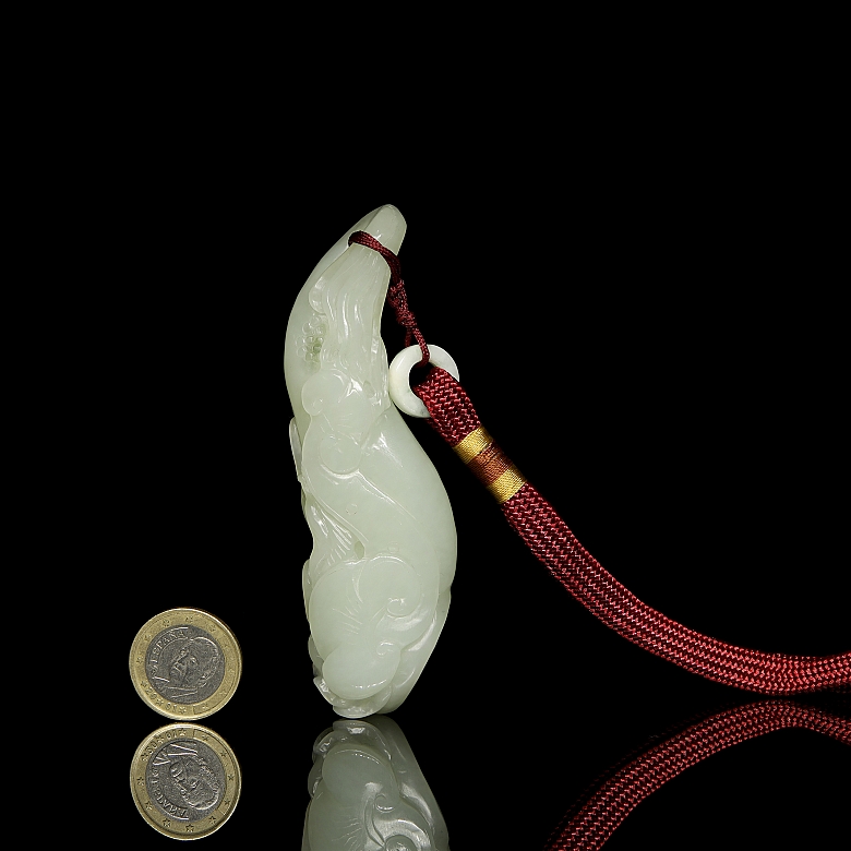Jade figure ‘Fruit with lingzhi’, Qing dynasty