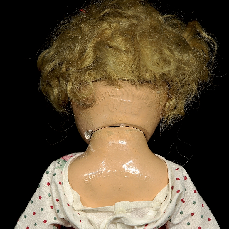 Muñeca oficial 