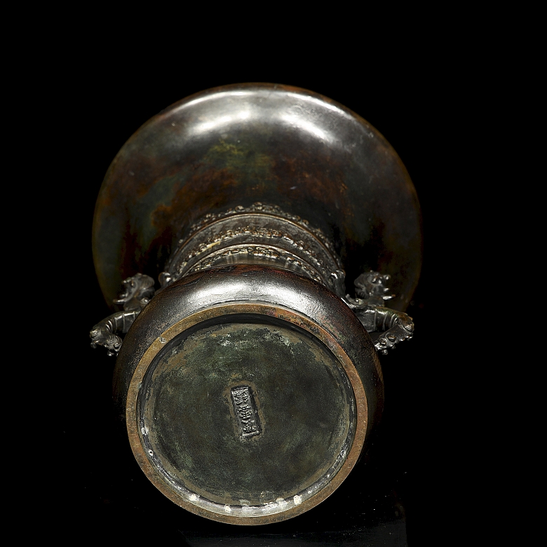Jarrón ceremonial tipo Hu de bronce, s.XX