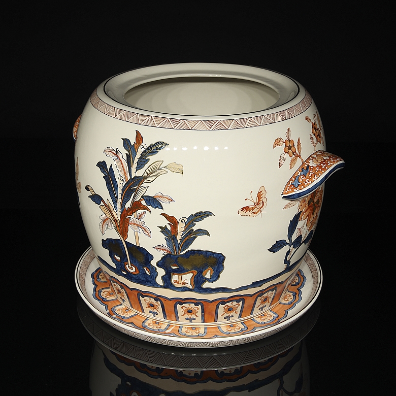 Planter with plate in Asian porcelain, “Landscape,” 20th century