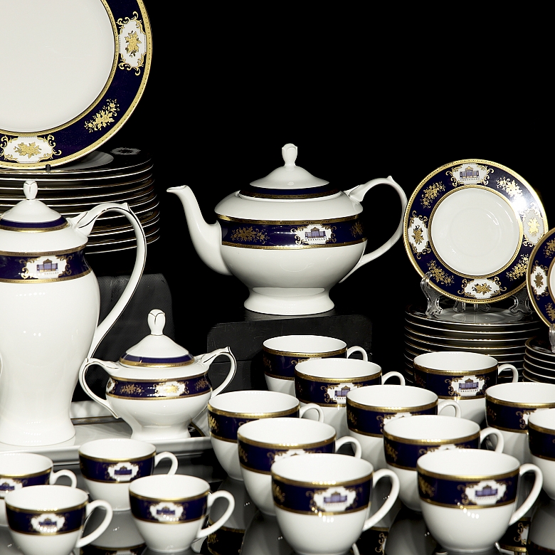Versailles Fine Porcelain “Complete Tableware Set,” 20th century