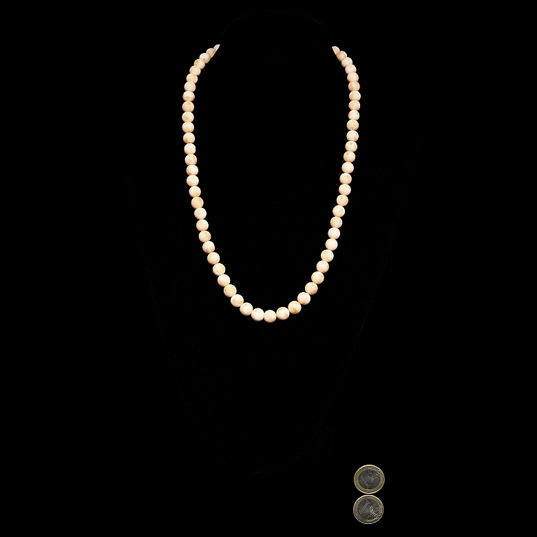 Collar de coral piel de angel con cierre de oro amarillo