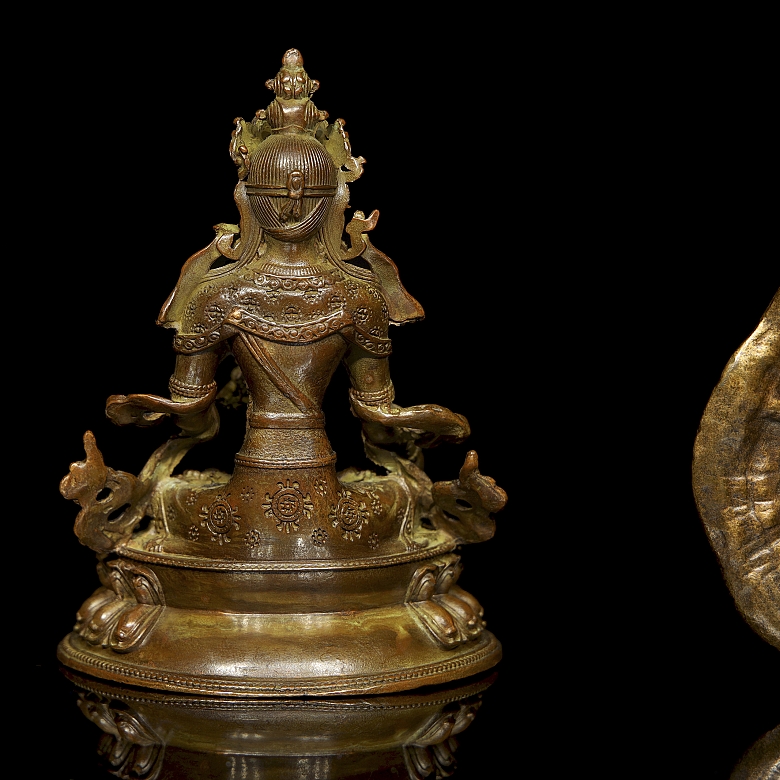 Pareja de figuras de bronce 