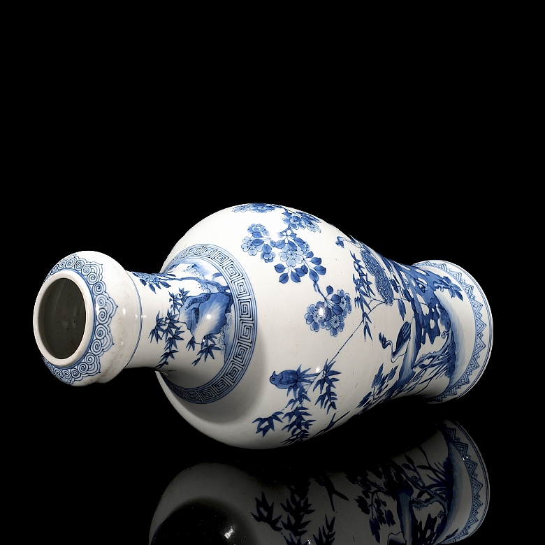 Blue and white porcelain vase, ‘Landscape with Pheasants’, Qing dynasty