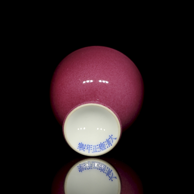 Copa de porcelana con esmalte rosa, con sello Yongzheng