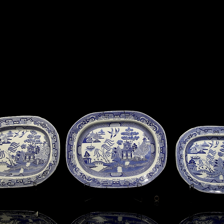 Three Willow Pattern trays, 19th century