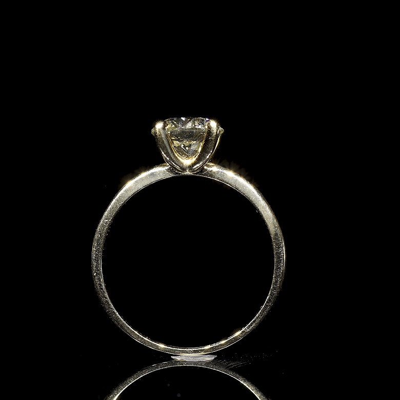 Anillo solitario en oro amarillo con diamante Fancy, 1.52 ct, certificado IGI