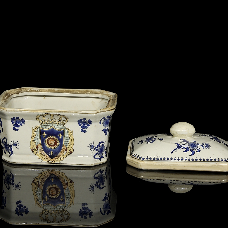 Caja de porcelana