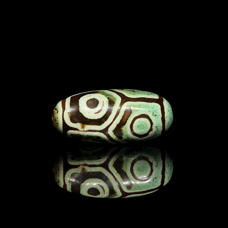 Cuenta de piedra tallada Dzi, Tíbet, dinastía Ming