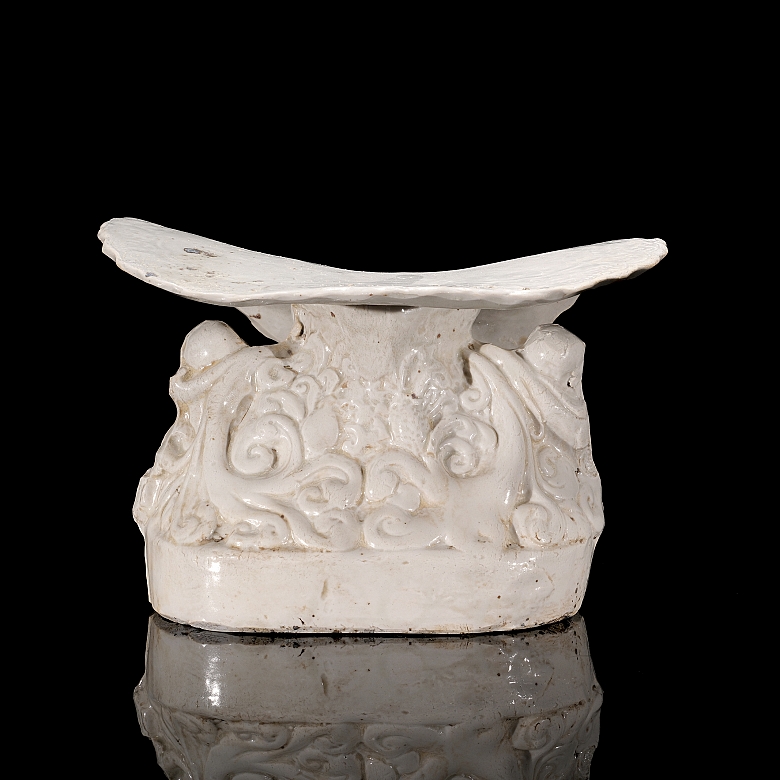Porcelain cushion with white enamel ‘Characters’, Ding kiln