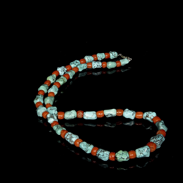 Collar de cuentas de turquesa y coral