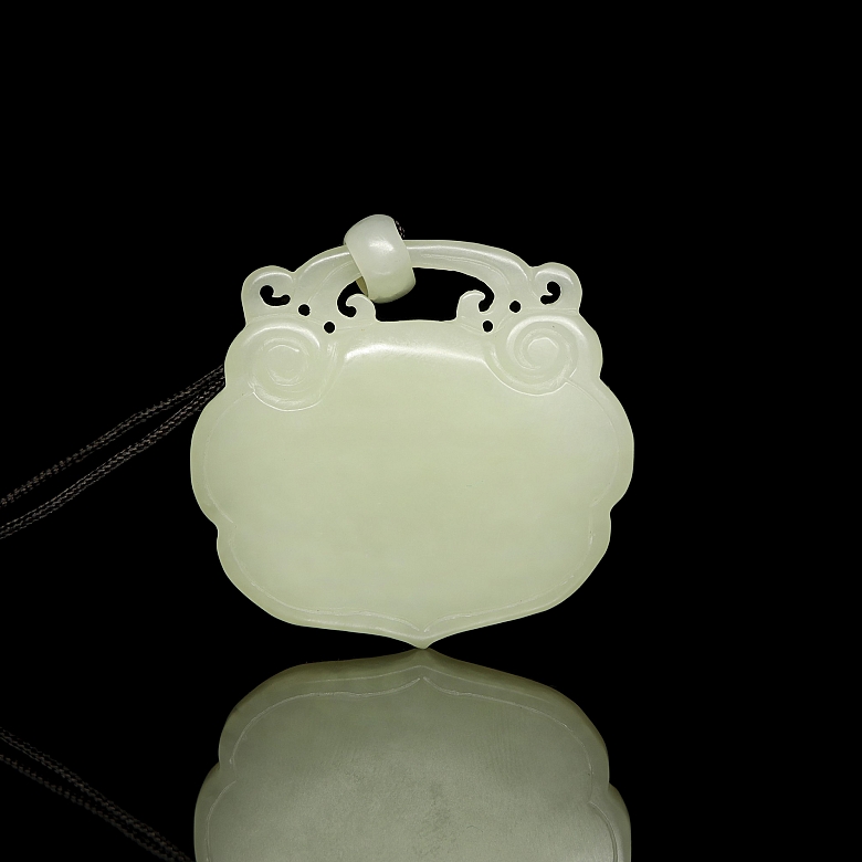 Colgante de jade blanco tallado, s.XX
