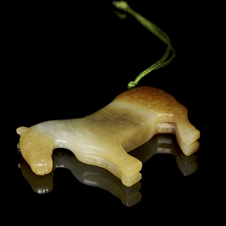 Colgante de jade tallado