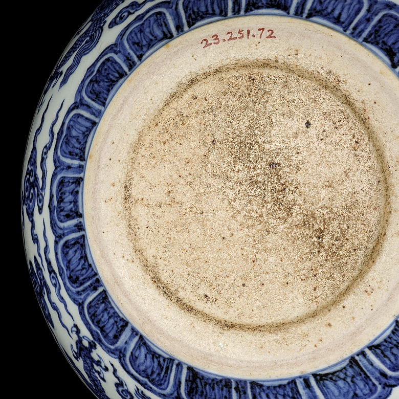 Cuenco de porcelana esmaltada azul y blanco 