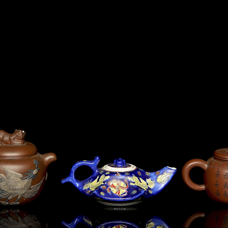 Conjunto de teteras de barro y porcelana, Asia, s.XX - 2