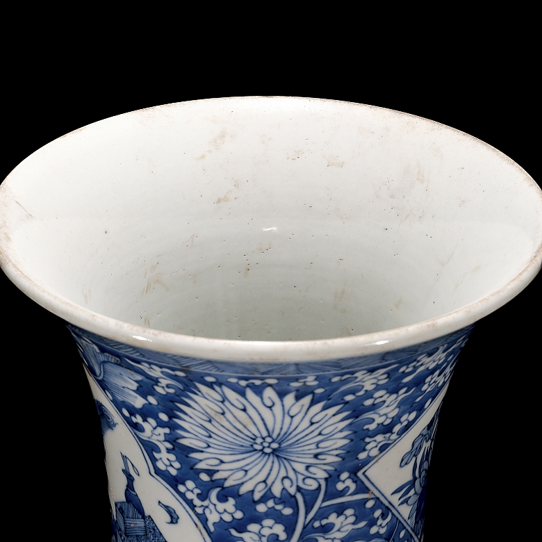 Jarrón de porcelana azul y blanco 