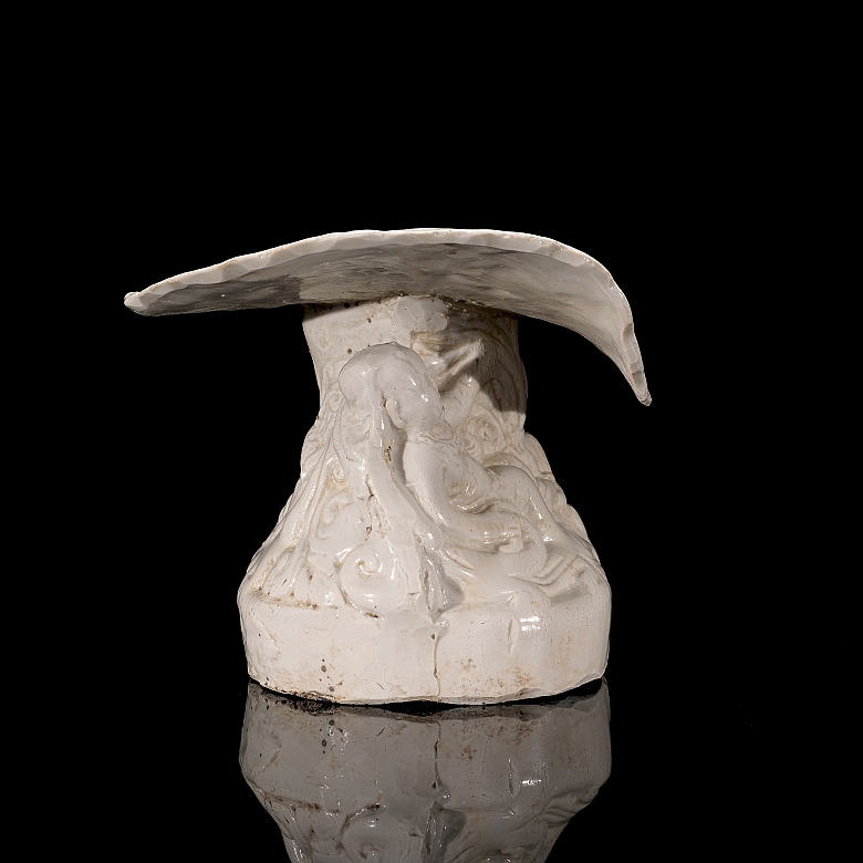Porcelain cushion with white enamel ‘Characters’, Ding kiln