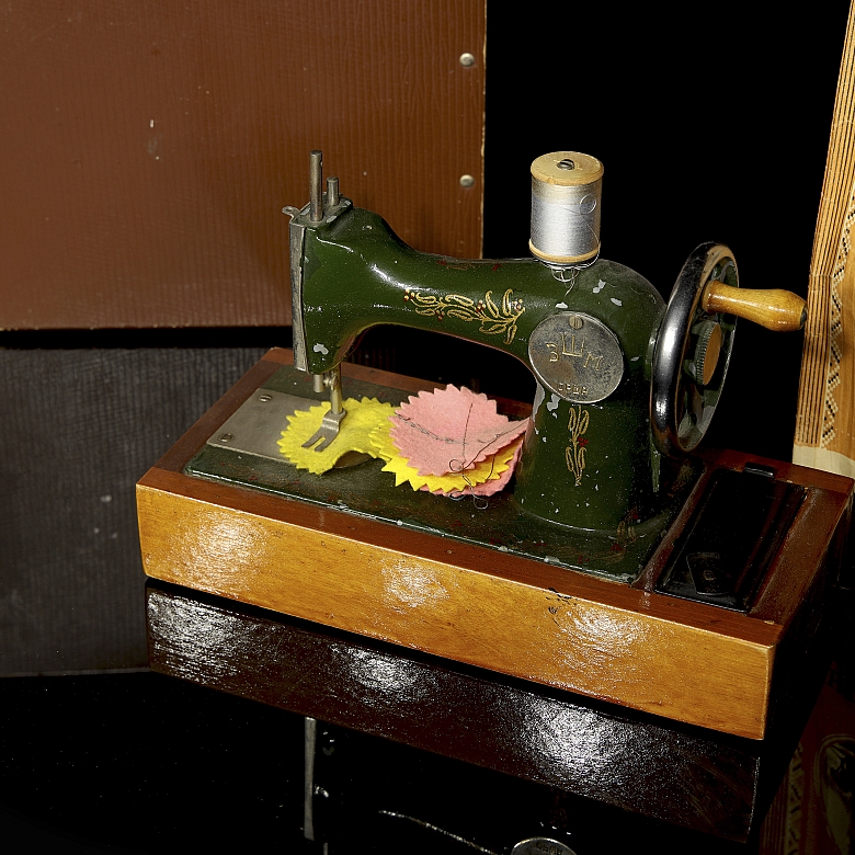 Máquina de coser de juguete soviética ZŠM Orsha, ca. 1950-1960
