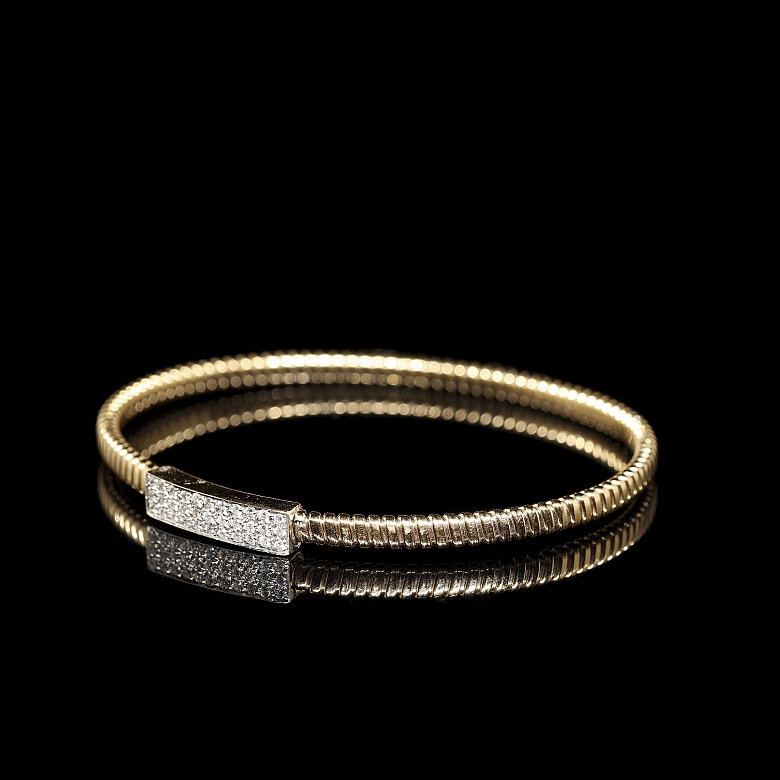 Pulsera rígida de oro amarillo de 18 kt con diamantes