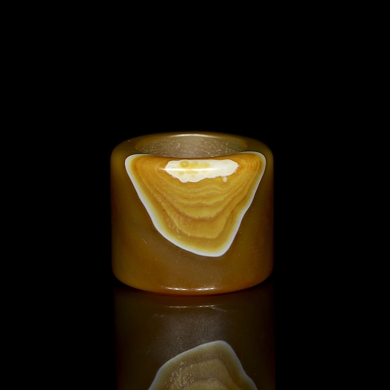 Anillo de arquero de ágata tallada, dinastía Liao