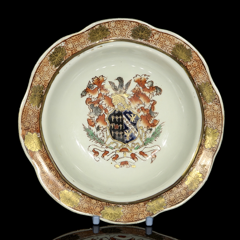 Pareja de platos de porcelana