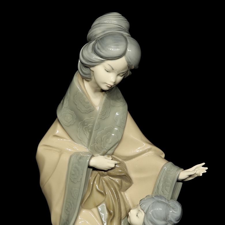 Nao figurine by Lladró, “Geisha with child,” 1980