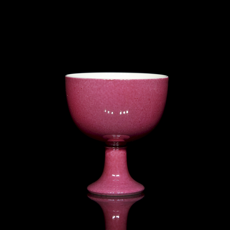 Copa de porcelana con esmalte rosa, con sello Yongzheng