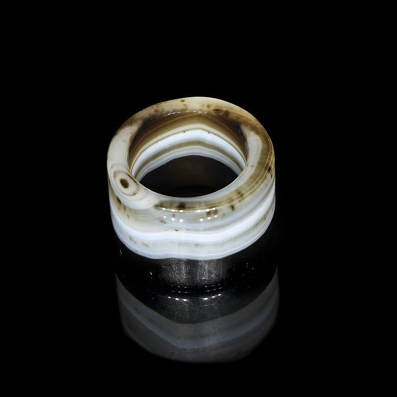 Anillo de arquero de ágata, dinastía Liao