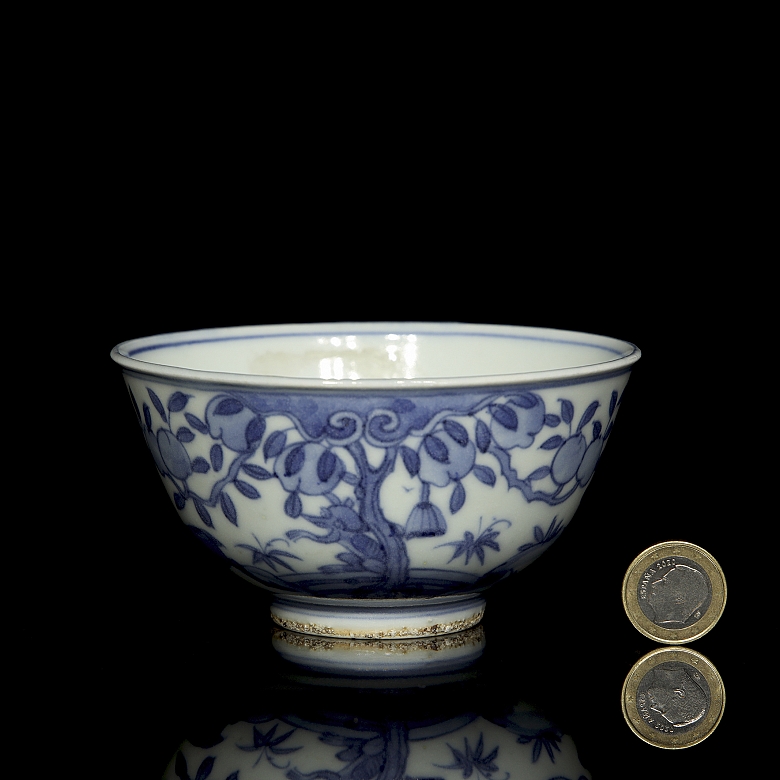 Blue and white porcelain bowl ‘Deer and peach tree’, with Jiajing seal - 6
