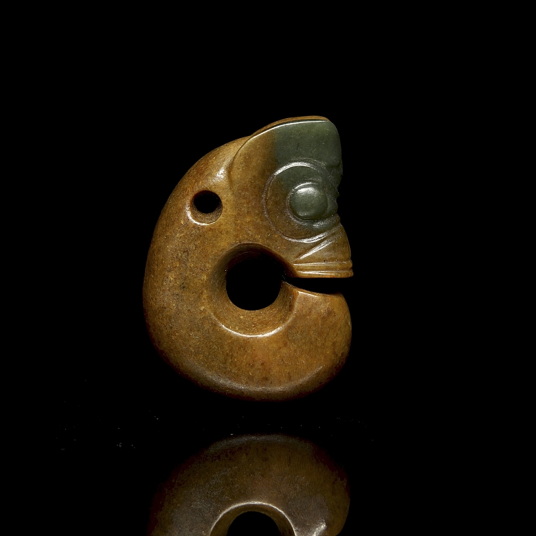 Colgante de jade tallado