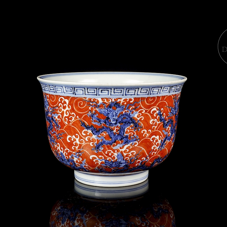 Glazed porcelain bowl “Dragons,” with Xuande seal