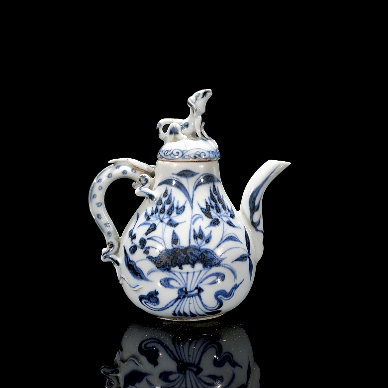 Jarra de vino de porcelana azul y blanca 