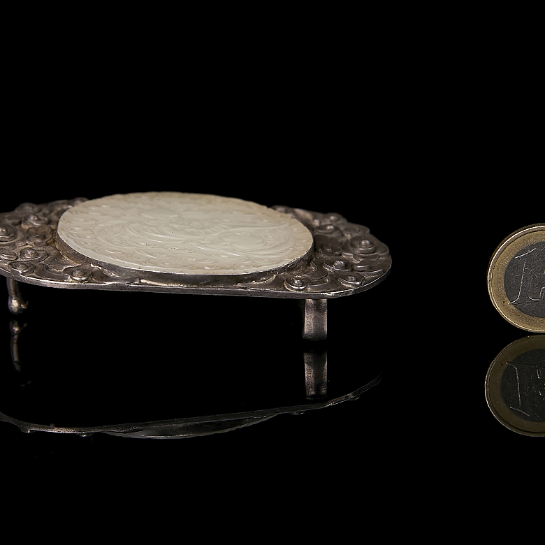 Silver and jade buckle, ‘Bat with Peaches,’ Qing dynasty
