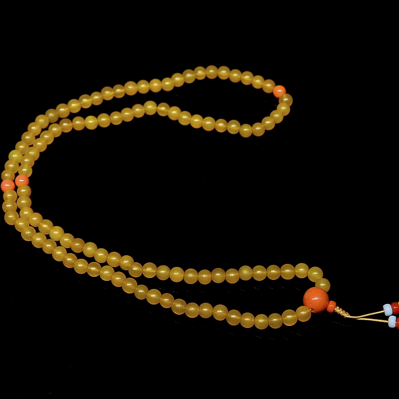 Collar de ciento ocho cuentas de ágata amarilla, dinastía Yuan
