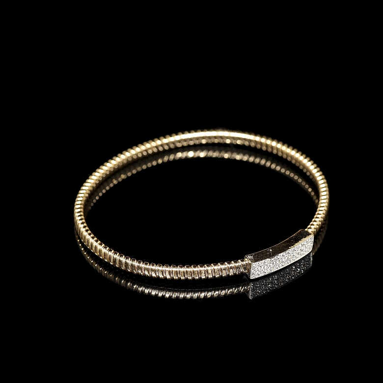 Pulsera rígida de oro amarillo de 18 kt con diamantes