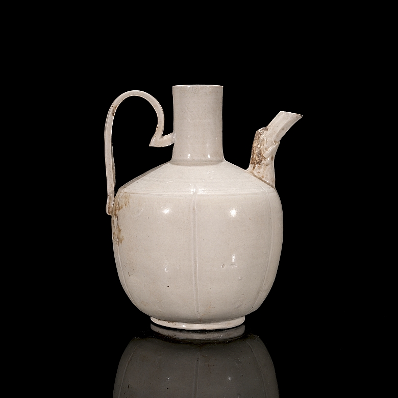 Ceramic jug with cream glaze, Ding kiln