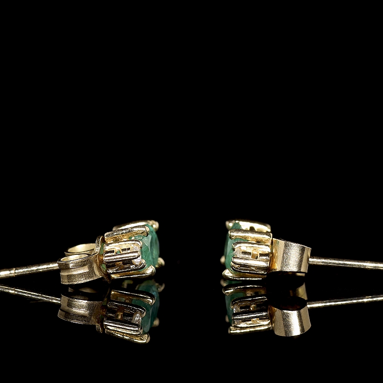 Pendientes de oro amarillo con esmeraldas y diamantes