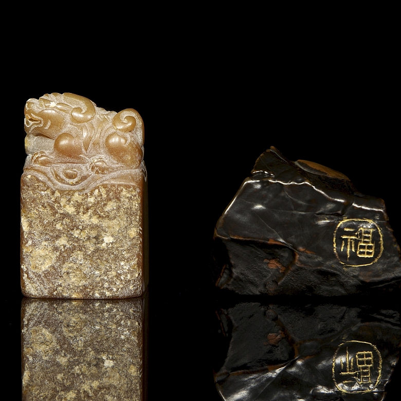 Dos figuras de piedra tallada, s.XX