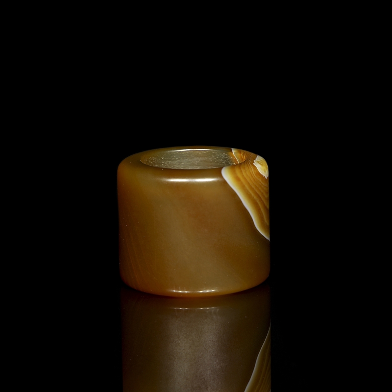 Anillo de arquero de ágata tallada, dinastía Liao