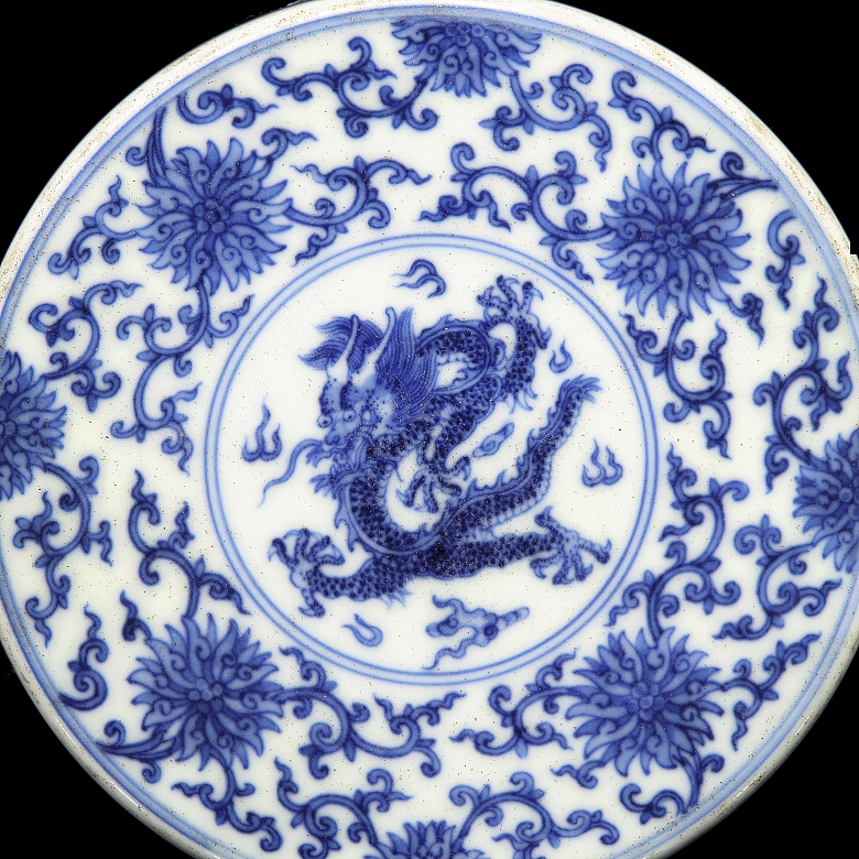 Porcelain box with dragon, 20th century - 4