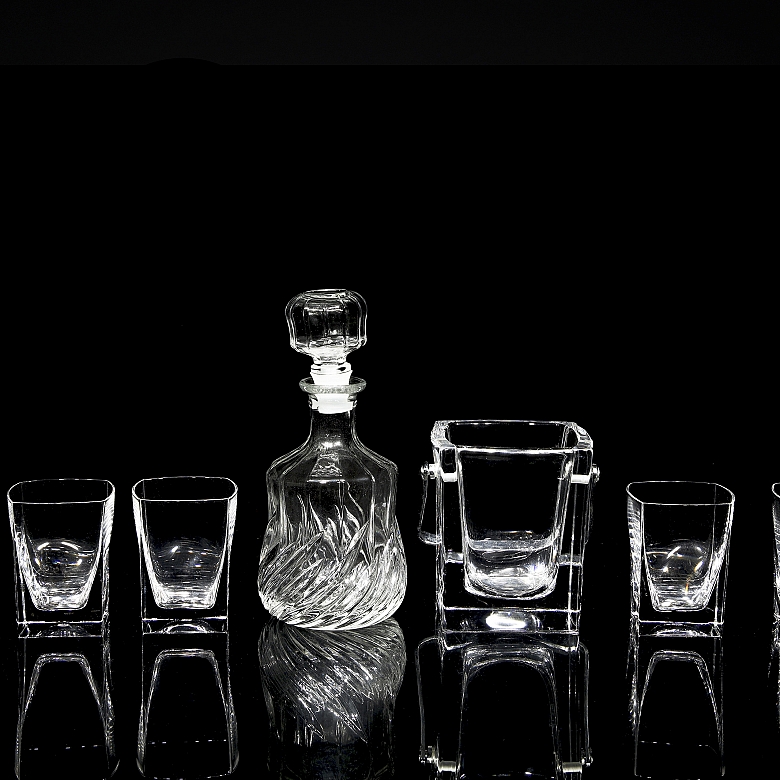 Juego para licor con cubitera y cinco vasos, s.XX