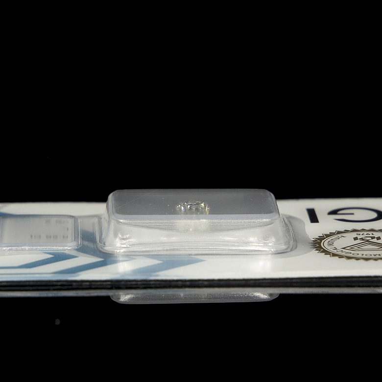 Diamante natural en talla brillante, 0.56 ct, certificado IGI