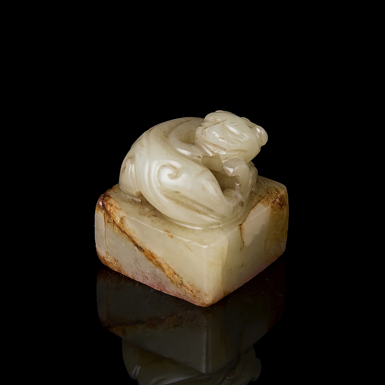 Hetian jade seal ‘Sleeping Dragon’, Qing dynasty