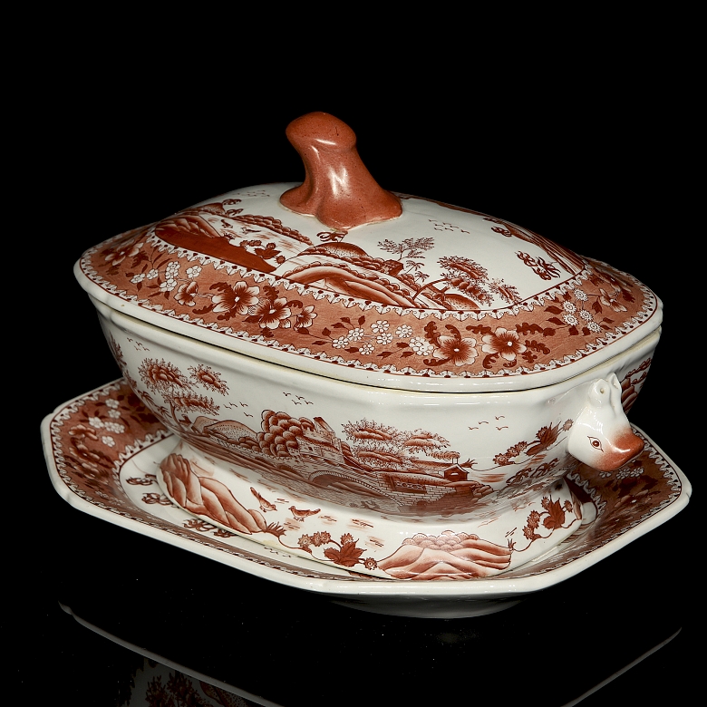 Sopera con bandeja de porcelana, s.XX