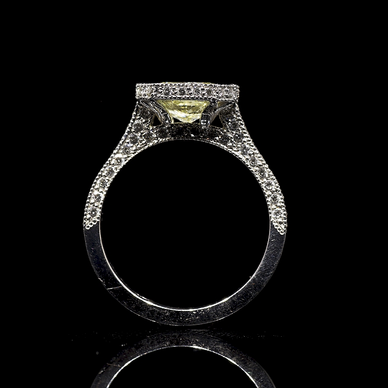 Sortija de oro blanco con diamante Fancy Yellow, 1.53 ct, certificado HRD - 6