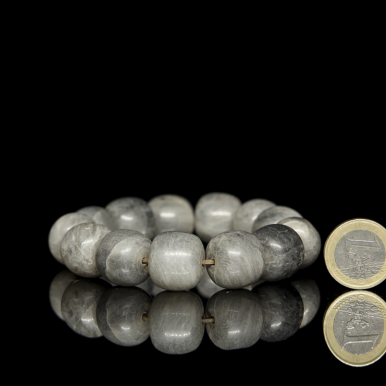 Bracelet with thirteen greyish jade beads, 20th century
