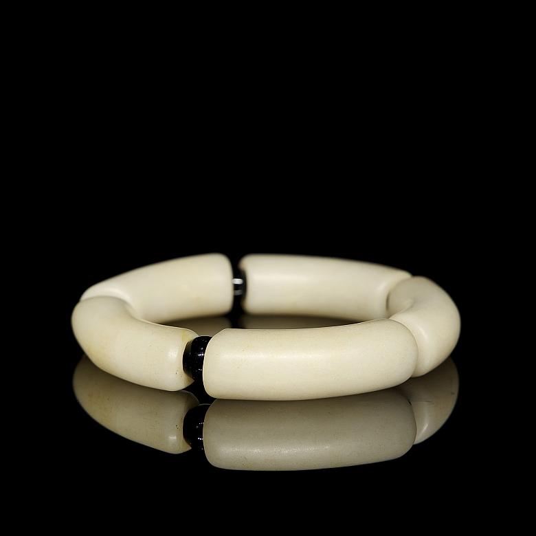 White jade bead bracelet, Zhou style